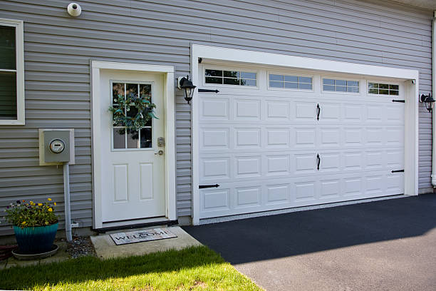 24/7 Emergency Garage Door Panel Replacement experts in Dellwood, MO